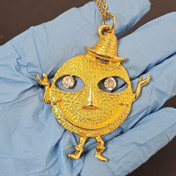 Vintage Smiley Face Rhinestone Pendant Necklace Dangle Eyes Cowboy Hat Gold Tone - Picture 12 of 13